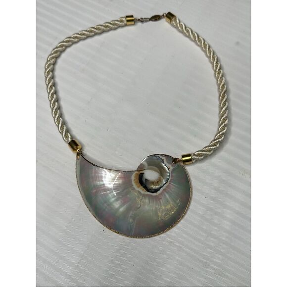 Fashion Real Shell Pendant Twisted Rope Necklace - Picture 7 of 7